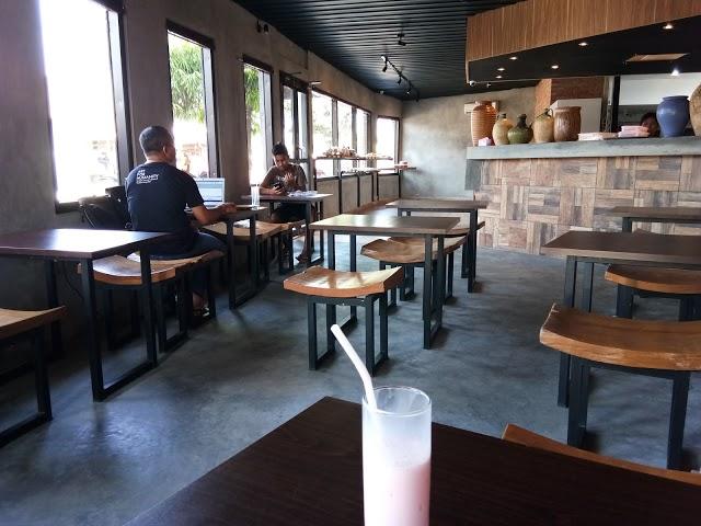 Bee Coffee & Bakehouse